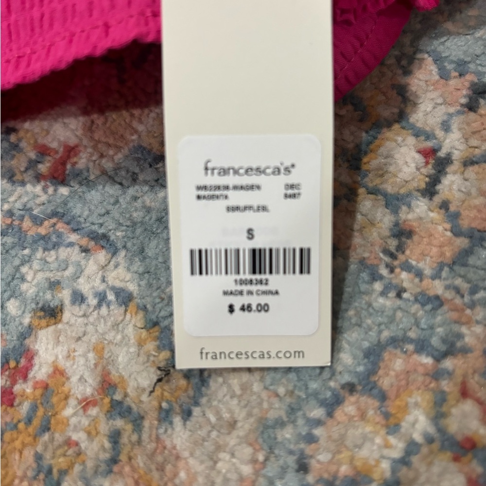 NWT Francesca’s Pink SSRUFFLESL women’s Small Never Worn
